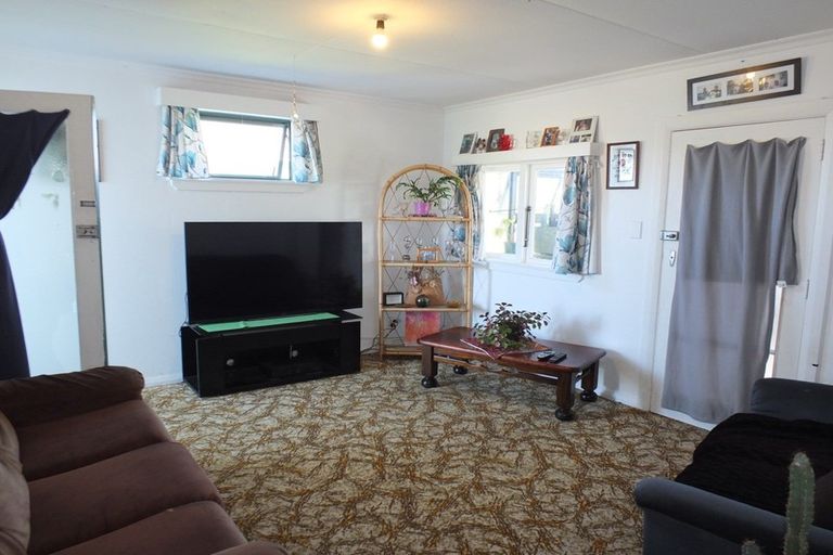 Photo of property in 13 Linklater Avenue, Foxton Beach, Foxton, 4815