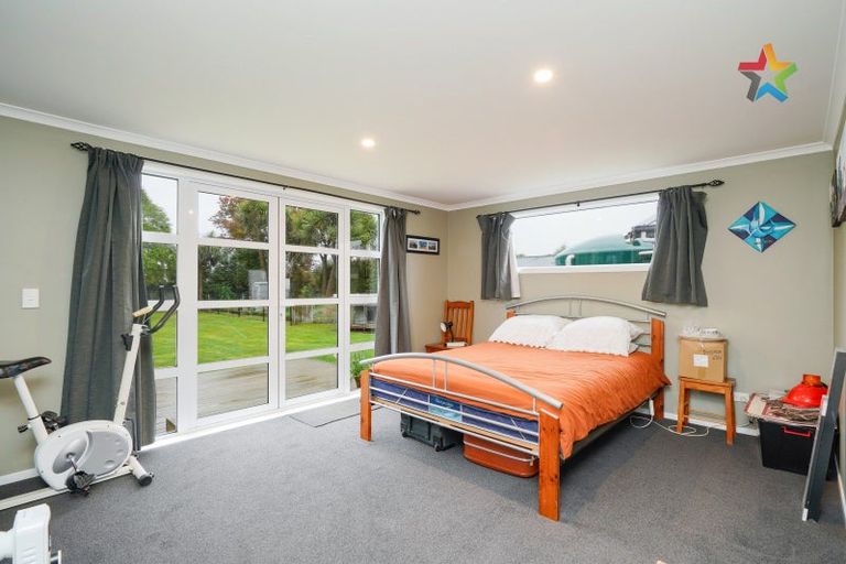 Photo of property in 30 Kilmarnock Street, Wallacetown, 9816