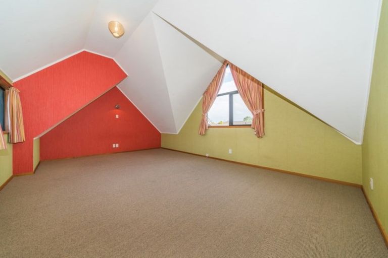 Photo of property in 4 Dresdan Court, Hokowhitu, Palmerston North, 4410