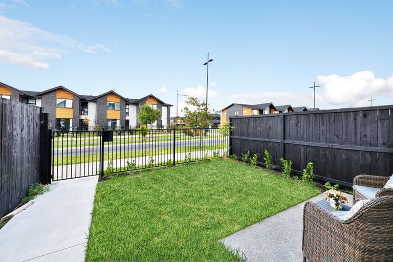 Photo of property in 73 Papatupu Way, Kumeu, 0810