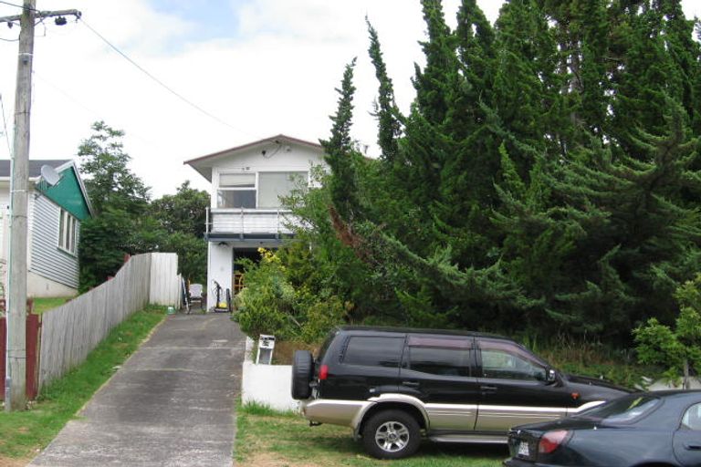 Photo of property in 16 Lauderdale Road, Birkdale, Auckland, 0626