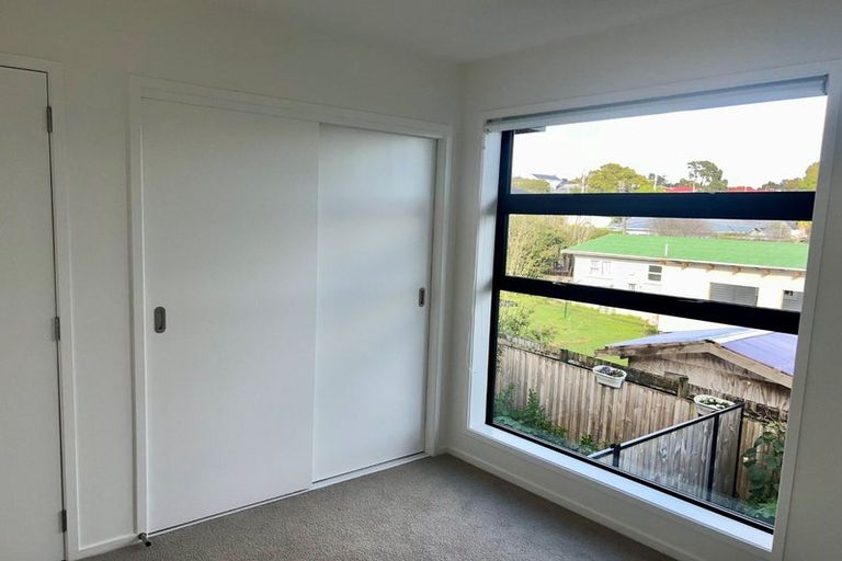 Photo of property in 16 Rauemi Way, Te Atatu South, Auckland, 0610