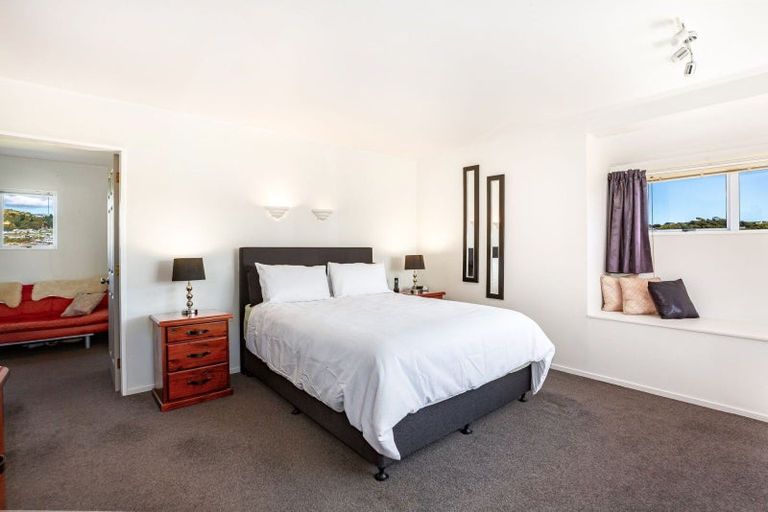 Photo of property in 56 Molyneux Close, Whitby, Porirua, 5024