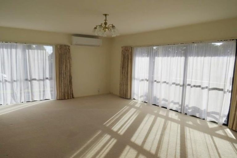 Photo of property in 5 Kellyville Heights, Merrilands, New Plymouth, 4312