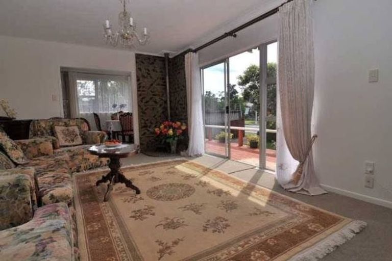 Photo of property in 34 Riverpark Crescent, Henderson, Auckland, 0610