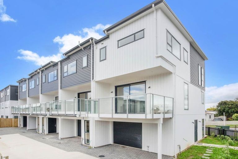 Photo of property in 3/2a Cambridge Road, Manurewa, Auckland, 2102