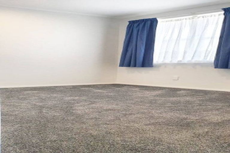 Photo of property in 2/24 Dale Crescent, Pakuranga, Auckland, 2010