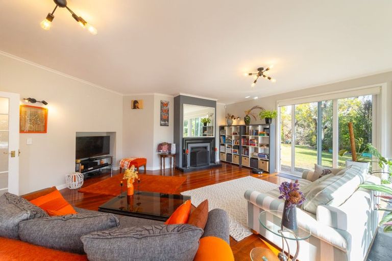 Photo of property in 6 Polson Hill Drive, Aokautere, Palmerston North, 4471