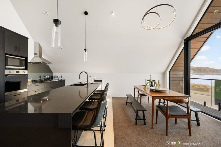 Photo of property in 32 Lyall Parade, Lyall Bay, Wellington, 6022