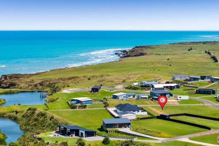 Photo of property in 3 Ironsands, Waverley, 4591