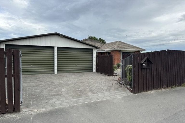 Photo of property in 32 Avonhead Road, Avonhead, Christchurch, 8042