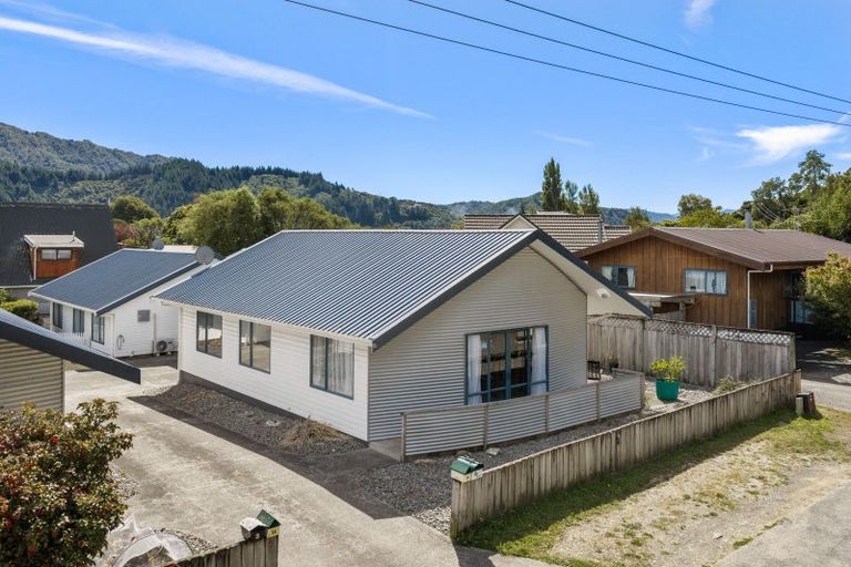 Photo of property in 3a Heather Place, Picton, 7220