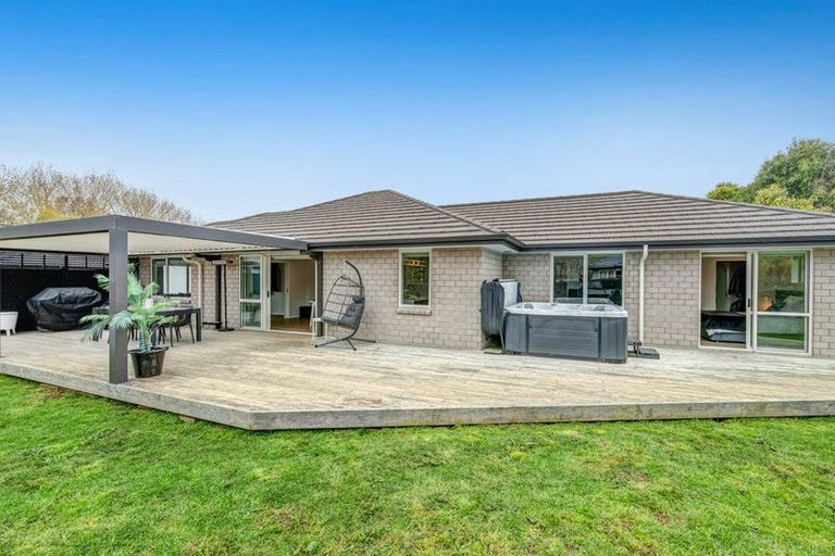 Photo of property in 9 Riverboat Lane, Helensville, 0800