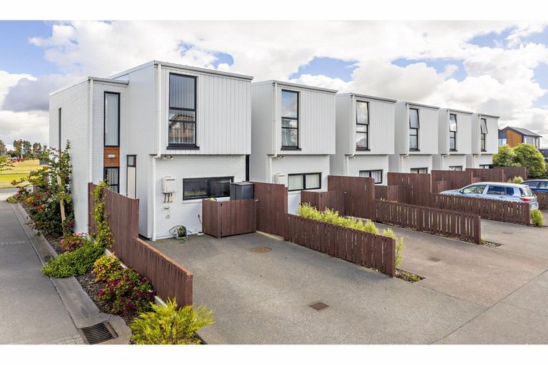 Photo of property in 11 Walsh Road, Papakura, 2110