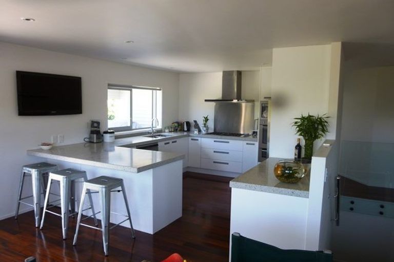 Photo of property in 96 Saddleback Rise, Murrays Bay, Auckland, 0630