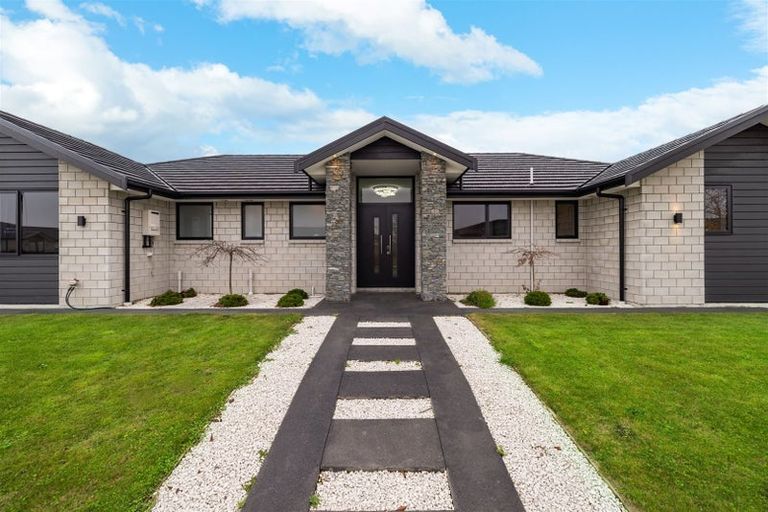 Photo of property in 32 Bill Harvey Drive, Halswell, Christchurch, 8025