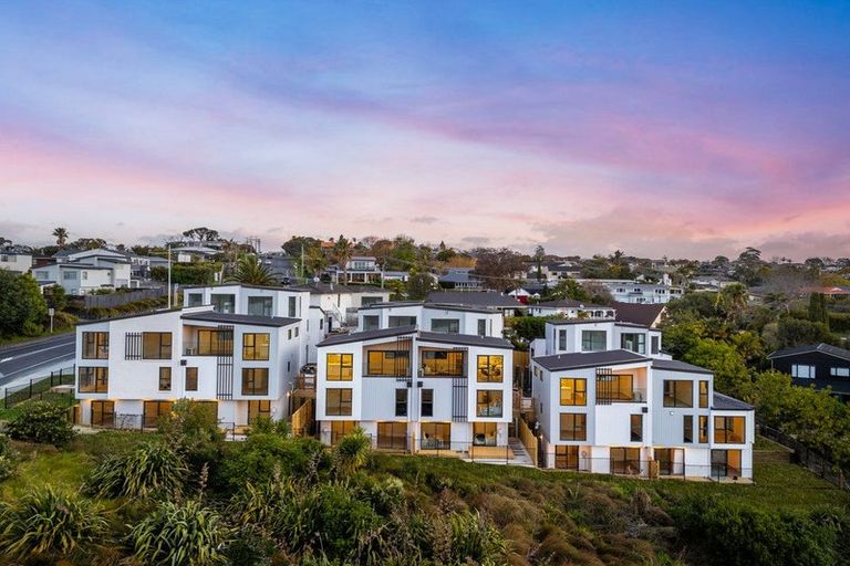 Photo of property in 6/1090 Beach Road, Torbay, Auckland, 0630