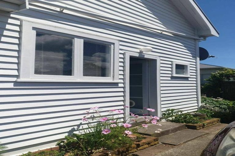 Photo of property in 6 Caius Avenue, Gonville, Wanganui, 4501