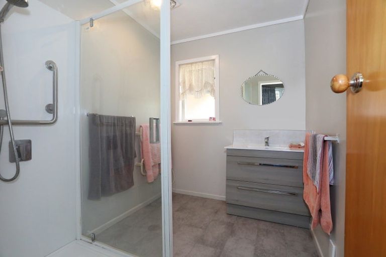 Photo of property in 19 Ingham Street, Halcombe, Feilding, 4779