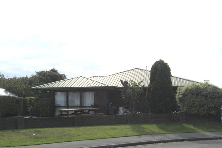 Photo of property in 2/5 Chokebore Place, Sockburn, Christchurch, 8042