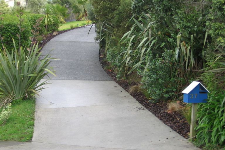 Photo of property in 37 Stillwater Crescent, Stillwater, Silverdale, 0993