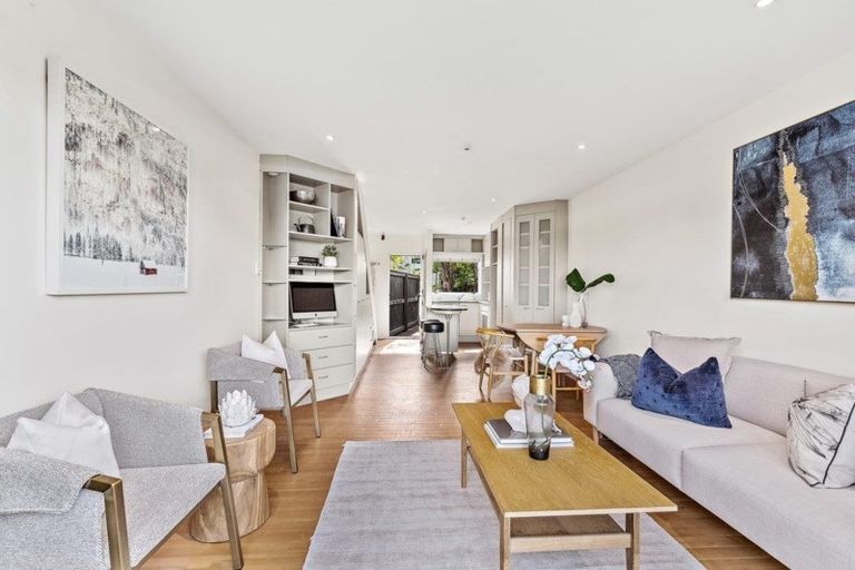 Photo of property in 8/72 Kitchener Road, Milford, Auckland, 0620