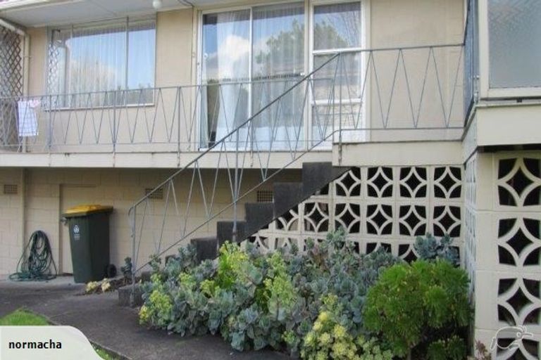 Photo of property in 3/20 Parkhill Road, Mellons Bay, Auckland, 2014