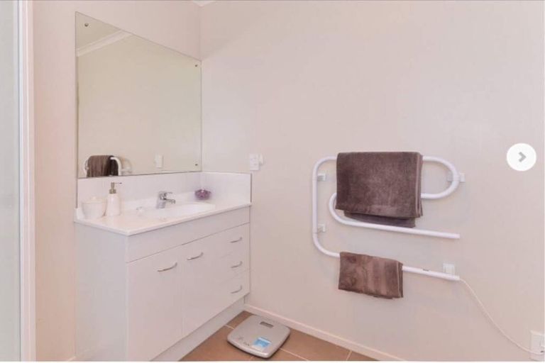 Photo of property in 31 Mcewen Crescent, Riverstone Terraces, Upper Hutt, 5018