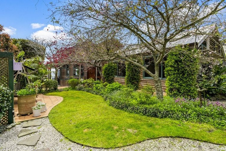 Photo of property in 6 Joydon Place, Stanmore Bay, Whangaparaoa, 0932