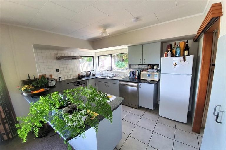 Photo of property in 50 Glennandrew Drive, Half Moon Bay, Auckland, 2012