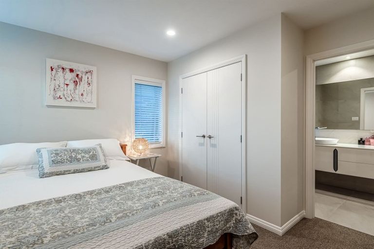 Photo of property in 13a Parr Terrace, Castor Bay, Auckland, 0620