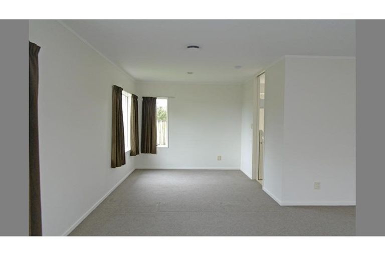 Photo of property in 8 Waylen Place, Burswood, Auckland, 2013