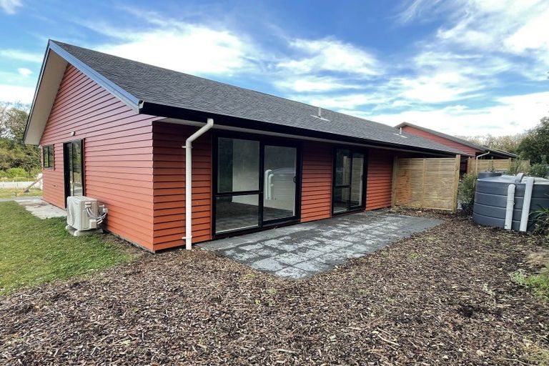 Photo of property in 7 Winnie Close, Acacia Bay, Taupo, 3330