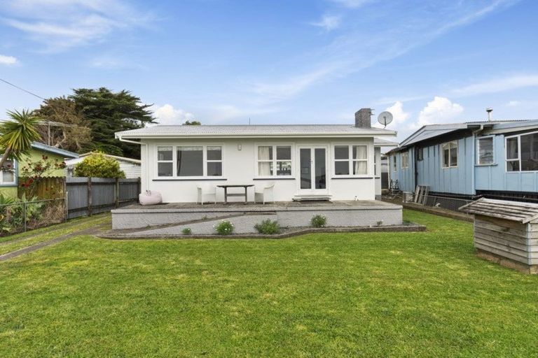 Photo of property in 13 Kawakawa Bay Coast Road, Kawakawa Bay, Papakura, 2585