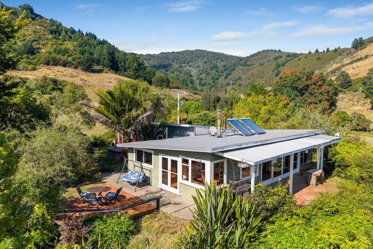 Photo of property in 948 Queen Charlotte Drive, Linkwater, Picton, 7281