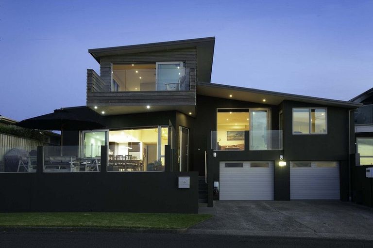 Photo of property in 15 Tiromoana Crescent, Bell Block, New Plymouth, 4312