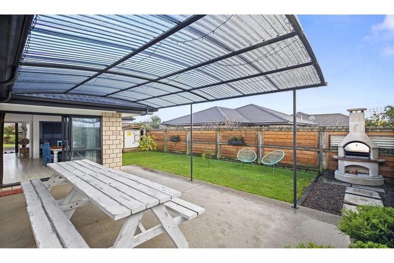 Photo of property in 22 Ripple Grove, Waiuku, 2123