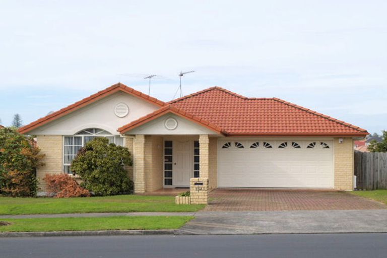 Photo of property in 194 Botany Road, Botany Downs, Auckland, 2010