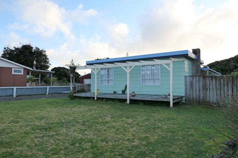 Photo of property in 27 Moana Street, Otaki Beach, Otaki, 5512