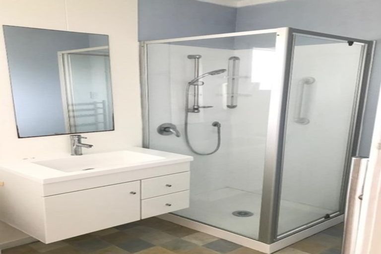 Photo of property in 2/11 Winscombe Street, Belmont, Auckland, 0622