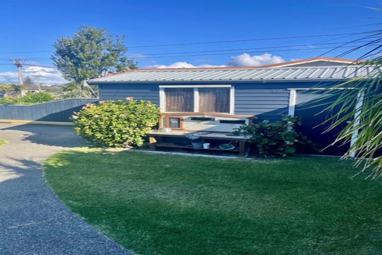 Photo of property in 9 Ross Crescent, Orewa, 0931