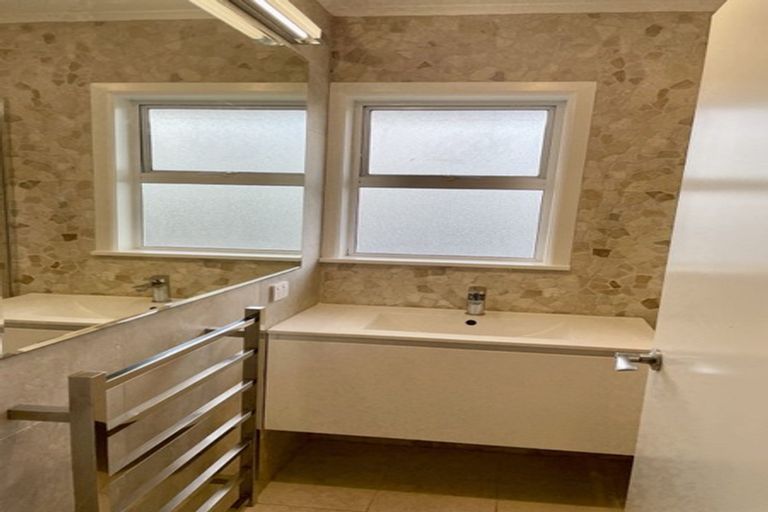 Photo of property in 33c Hilling Street, Titirangi, Auckland, 0604