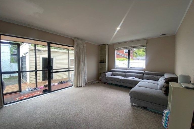 Photo of property in 207a Whites Line East, Waiwhetu, Lower Hutt, 5010