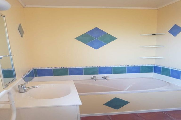 Photo of property in 16 Peppertree Lane, Woodridge, Wellington, 6037