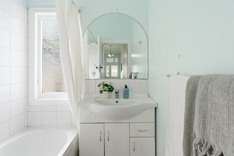 Photo of property in 31 Weraroa Road, Waverley, 4510