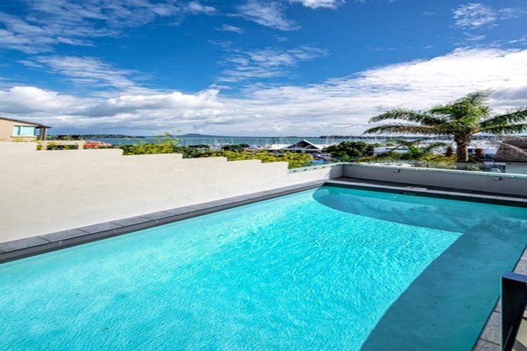 Photo of property in 72 Compass Way, Half Moon Bay, Auckland, 2012