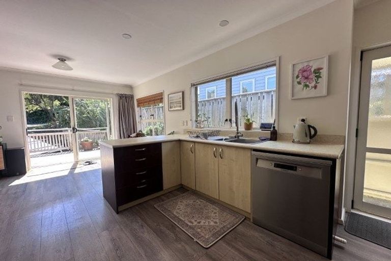 Photo of property in 2 Corlett Road, Plimmerton, Porirua, 5026