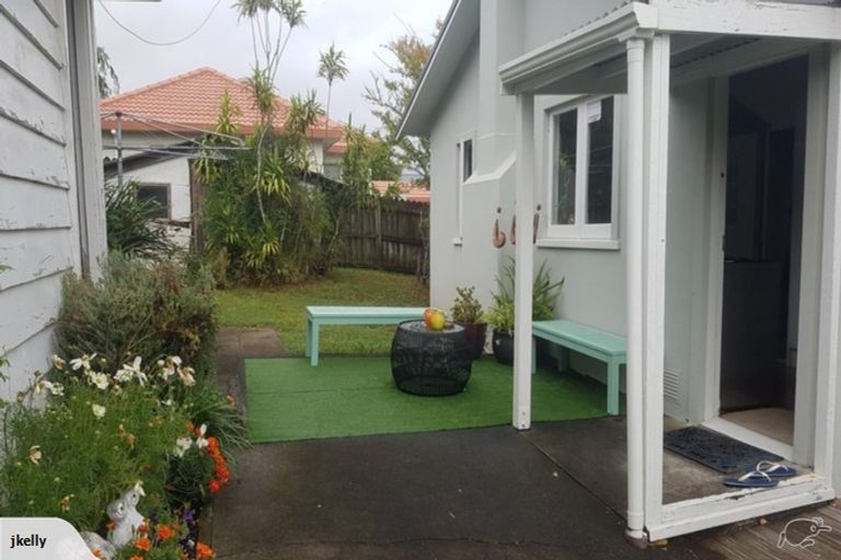 Photo of property in 22 Philson Terrace, Browns Bay, Auckland, 0630