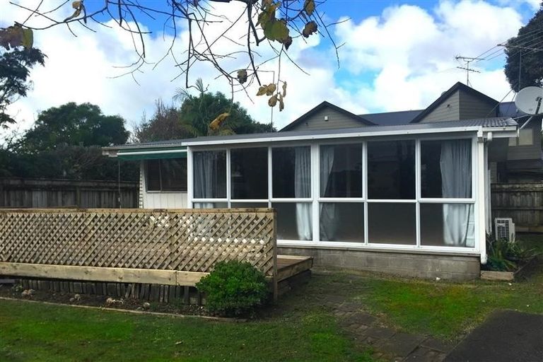 Photo of property in 23 Lillian Place, Orewa, 0931