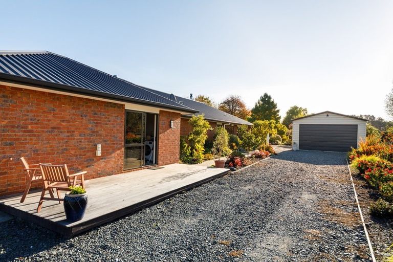 Photo of property in 17 Cemetery Road, Sanson, Palmerston North, 4479